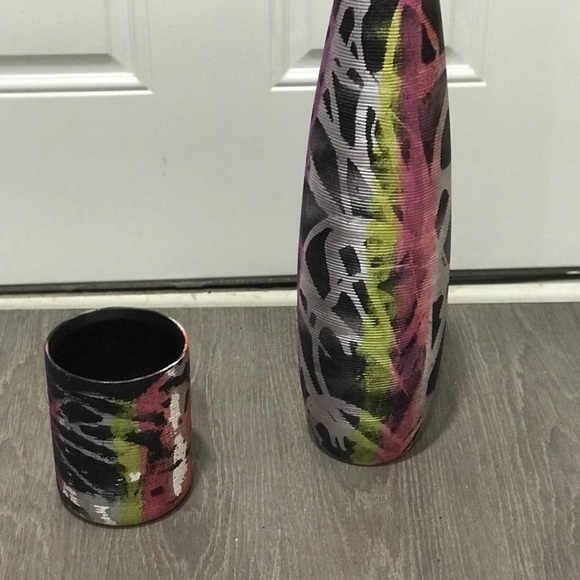 A set-multi-colored fluorescent ceramic vases uses, various techniques to color. - Picture 1 of 4